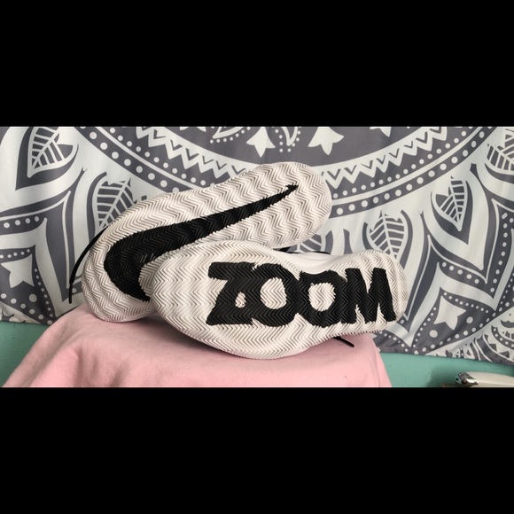 Nike zooms - only wore 4 times still brand new. - Picture 2 of 3